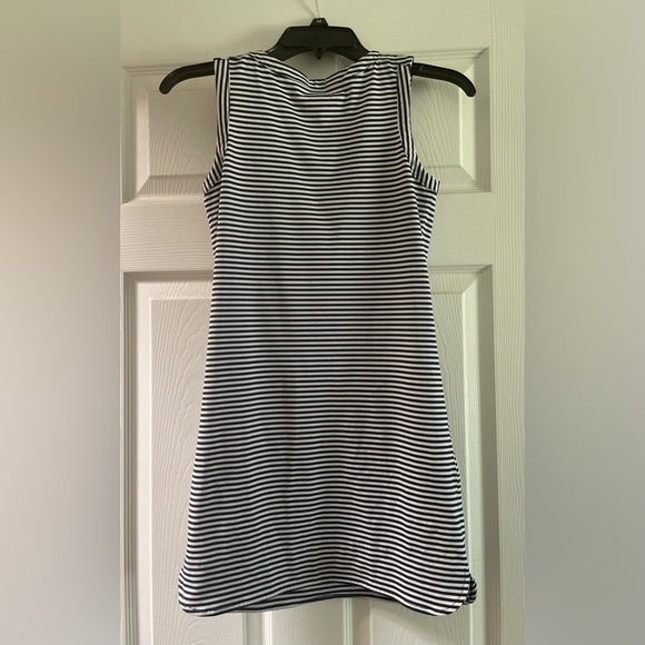 Vineyard vines girls performance dress - Picture 2 of 3